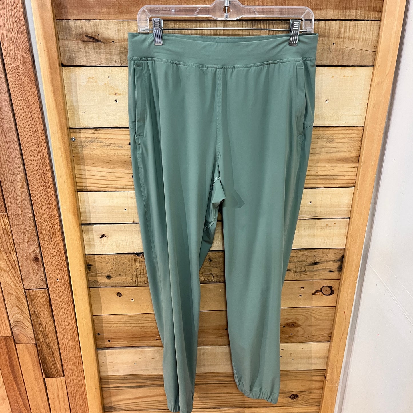 lululemon Women Size 8 Wmn M Ath Pant- Wmn