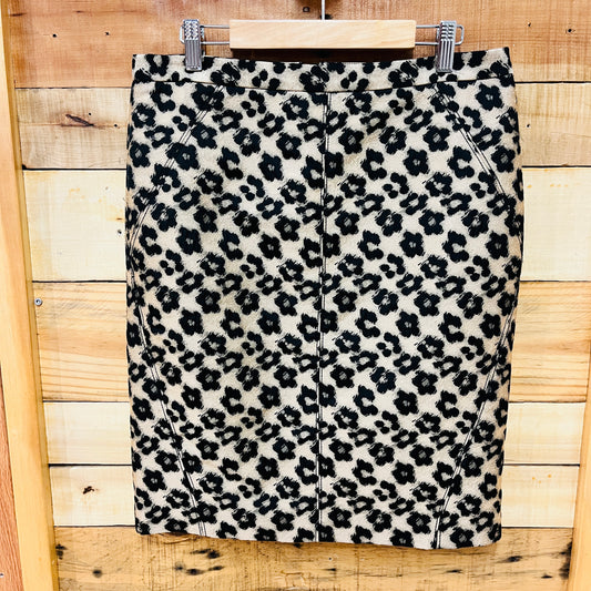 Ann Taylor size 6  Wmn S Skirt