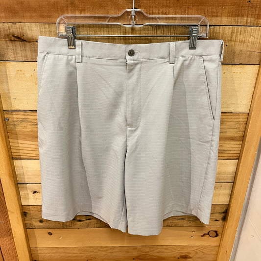 IZOD Mens Size 34 waist Golf Shorts