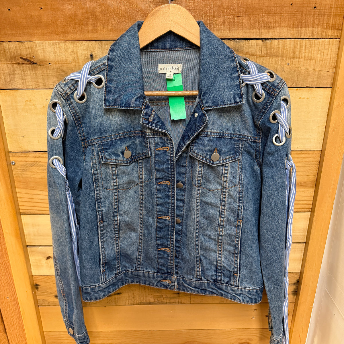 size M  Women's Jacket