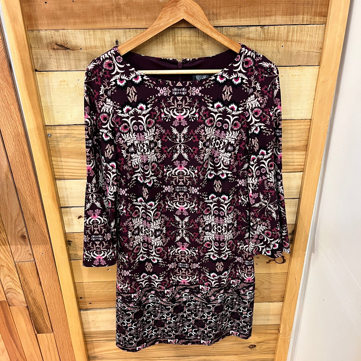 Vince Camuto size 8  Wmn M Dress
