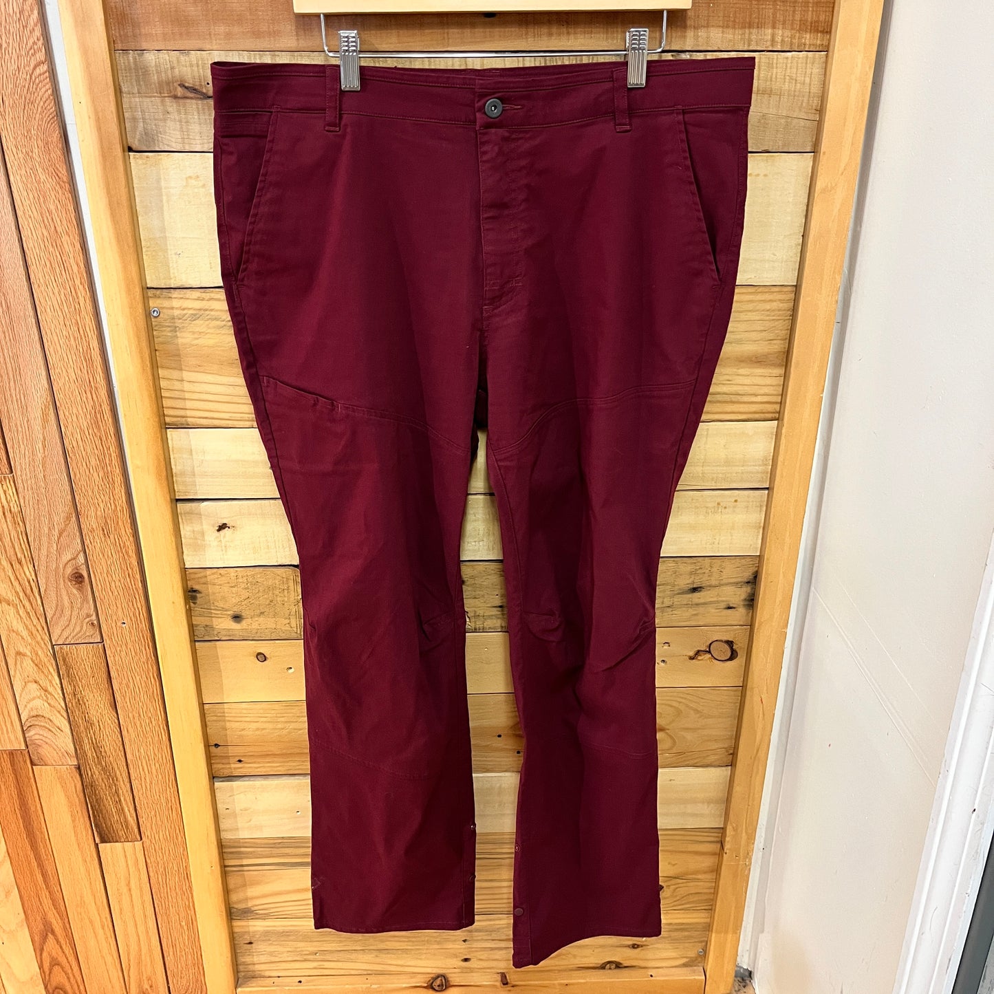 Mountain Hard Wear Mens Size 38 waist Pants