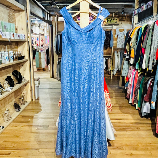 R& M Richards Junior 18  jr Gown