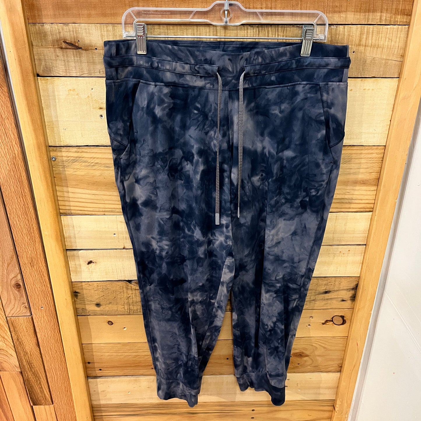 lululemon Women Size 12  Wmn L Ath Pant- Wmn