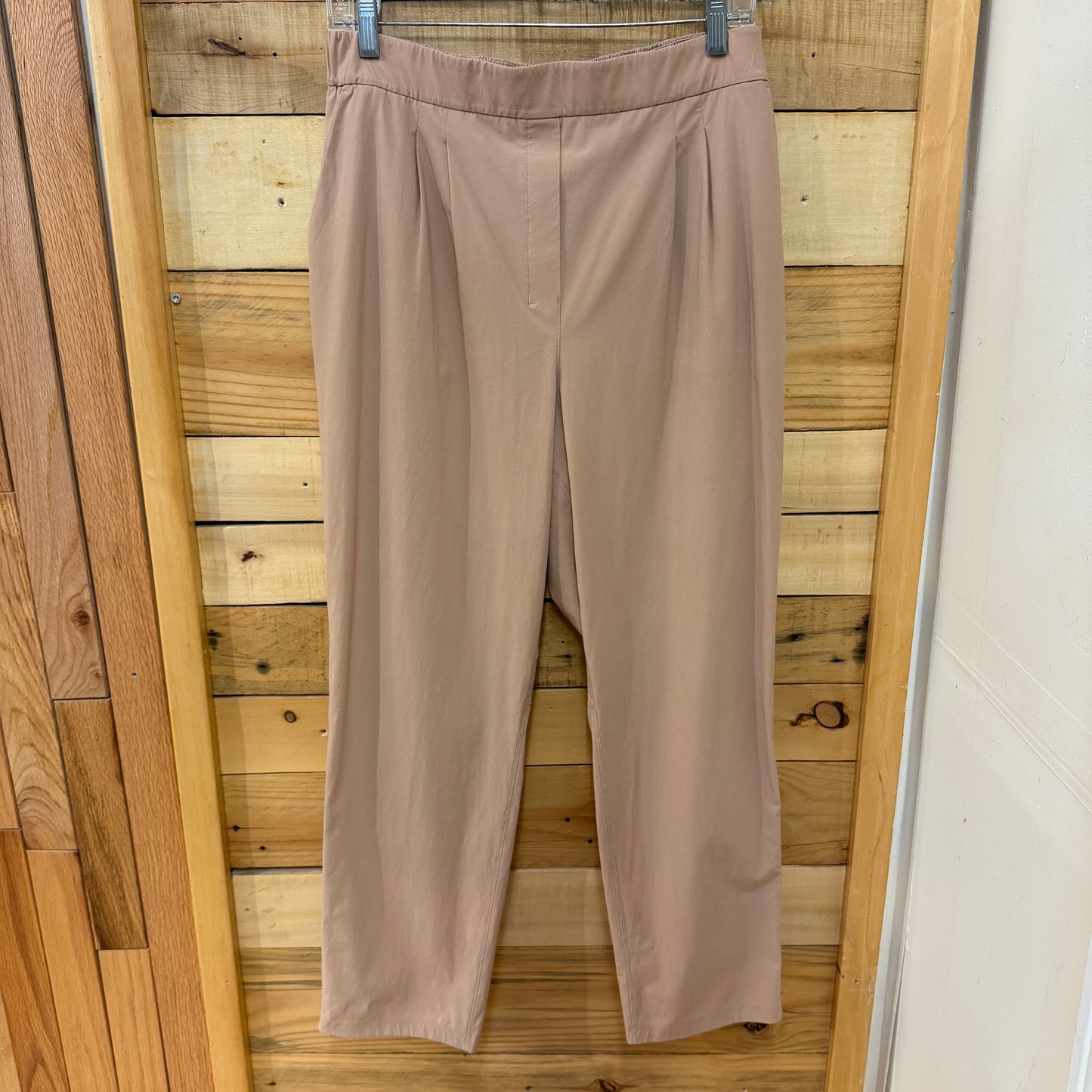 lululemon Women Size 10  Wmn  M Ath Pant- Wmn