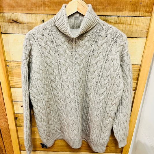 size L  Women's Sweater