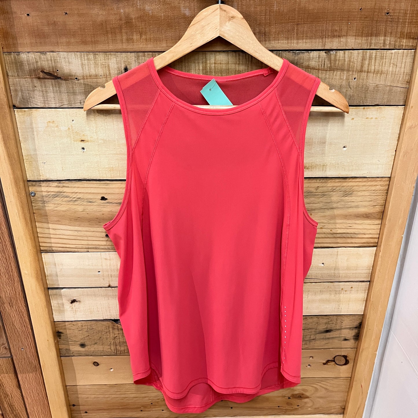 lululemon Women Size L  Women's Ath Top- Wmn