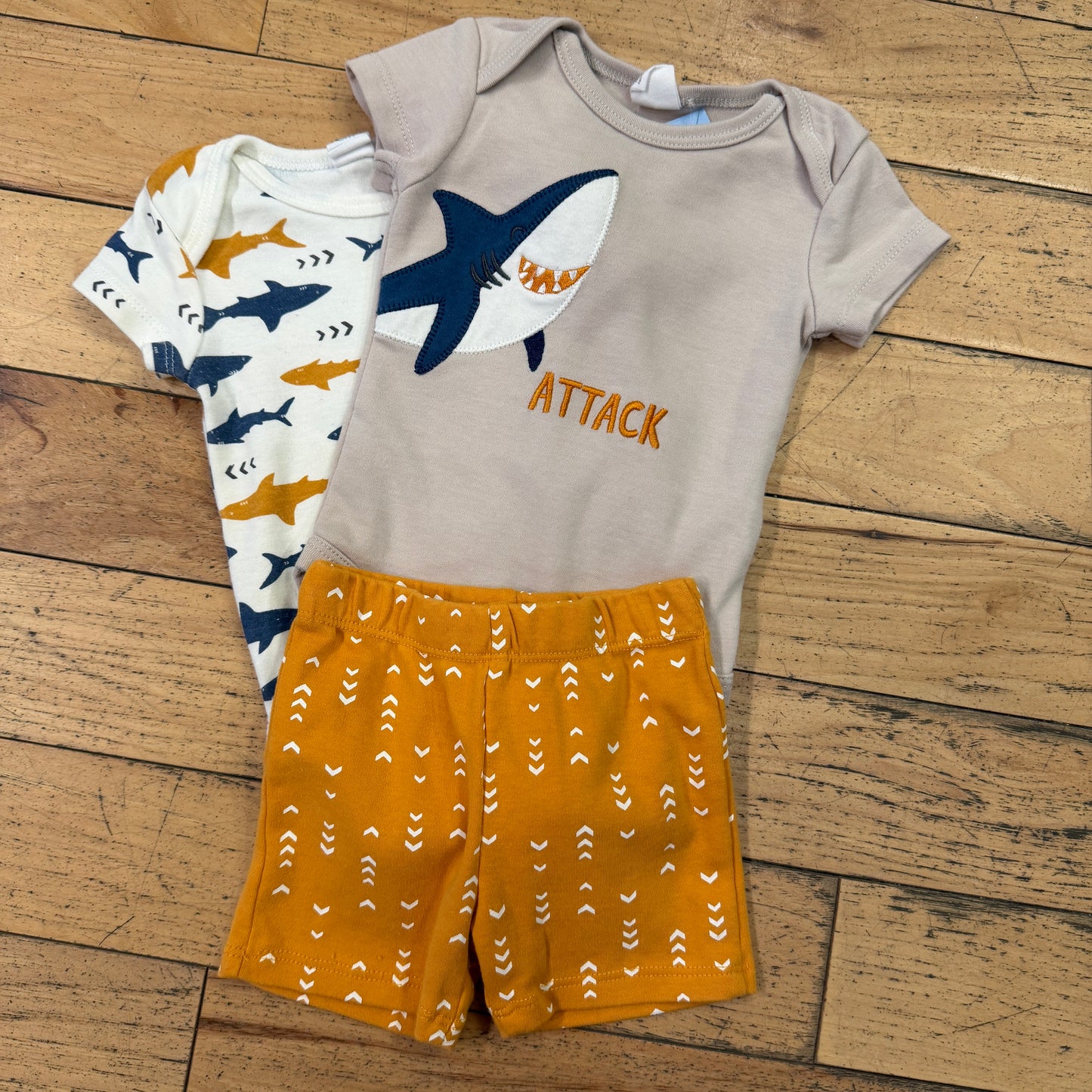 child size 6 mo 3-piece