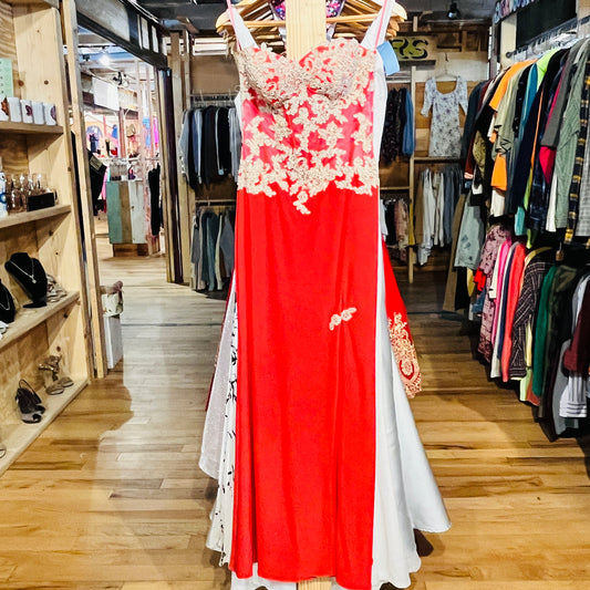 La Femme Junior 4  jr Gown