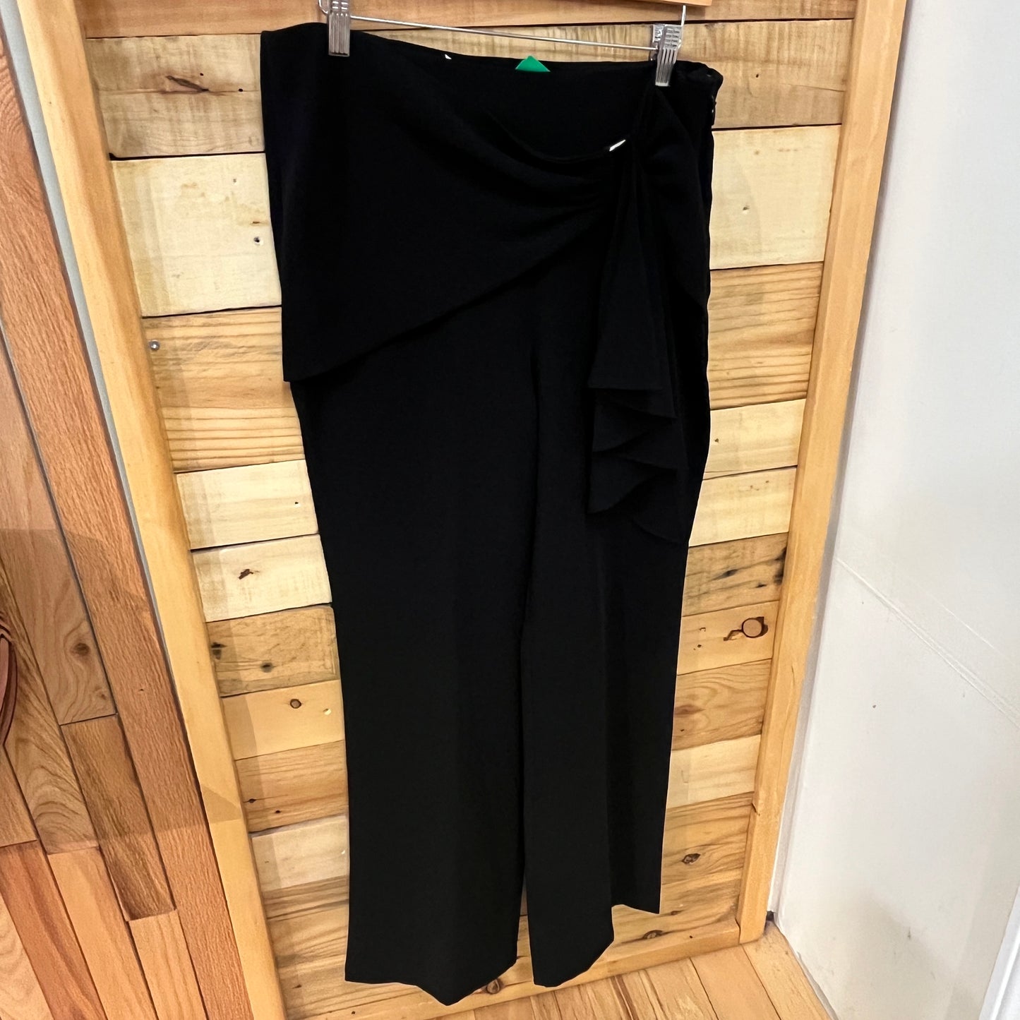 size 10  Wmn  M Pants